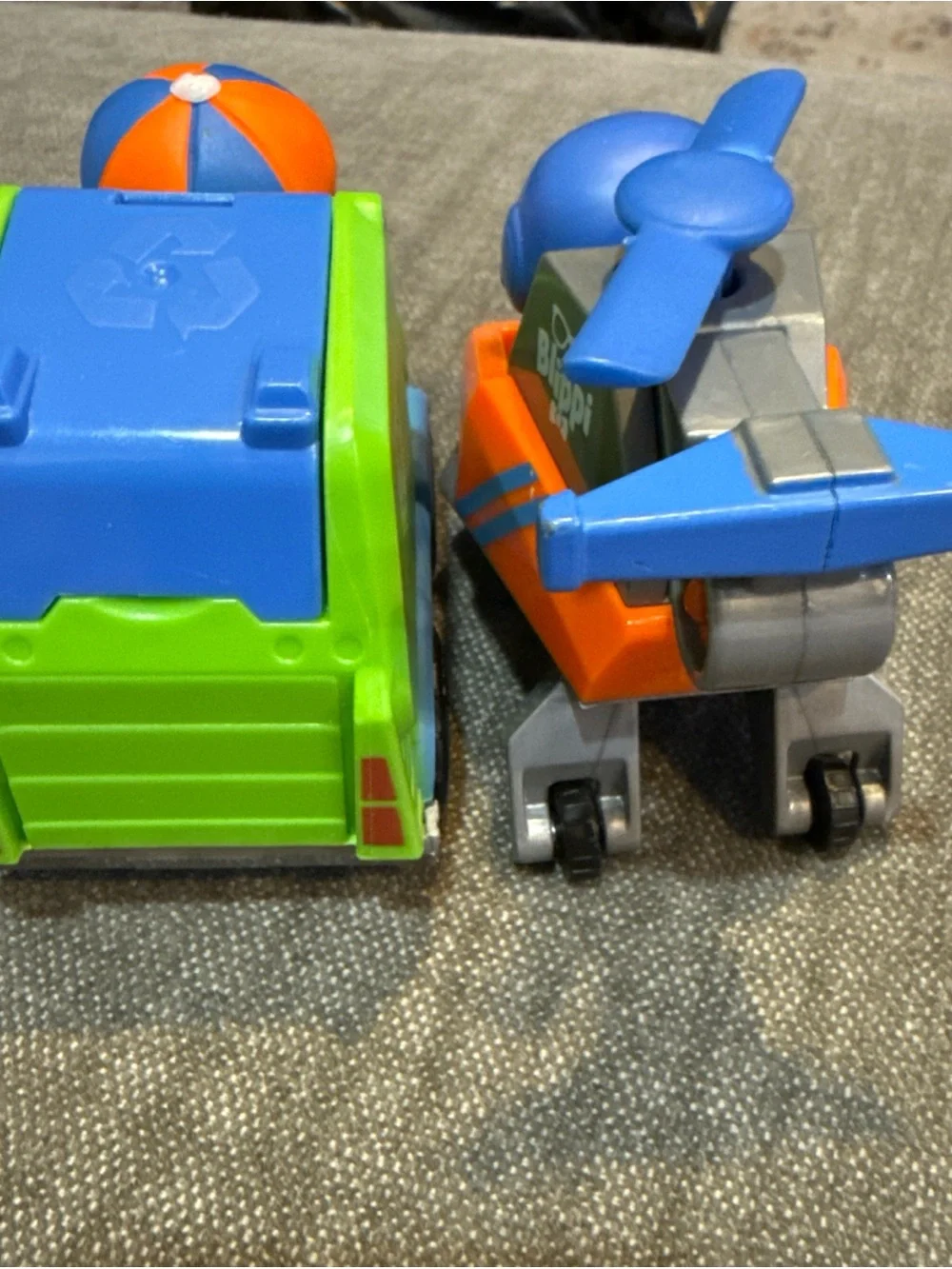 Kids Vehicle Playset with Blue and Orange Characters